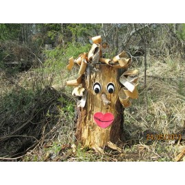 Декорация в пеньке